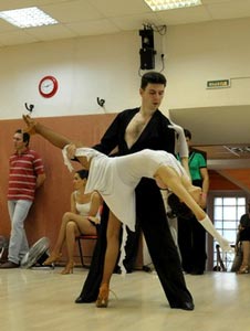 Латушкин Николай Соло-латина: сальса, бачата, реггетон, кизомба, меренге Школа танцев Vesta