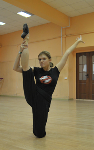 Резникова Дарья Растяжка в шпагаты Школа танцев Vesta